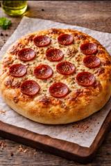 Pizzabolle med tomat, mozzarella og pepperoni