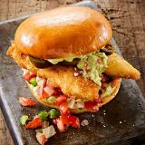 Kyllingeburger med ovnstegte kartofler(varm)